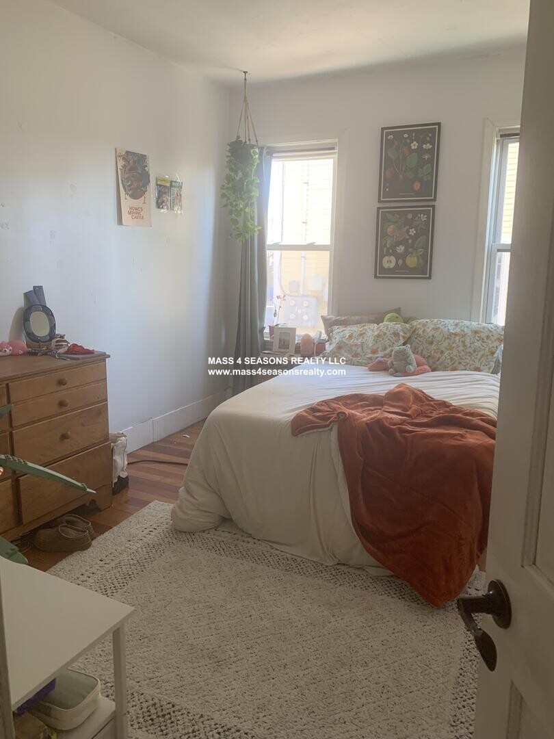 22 Fisher Ave, Mission Hill