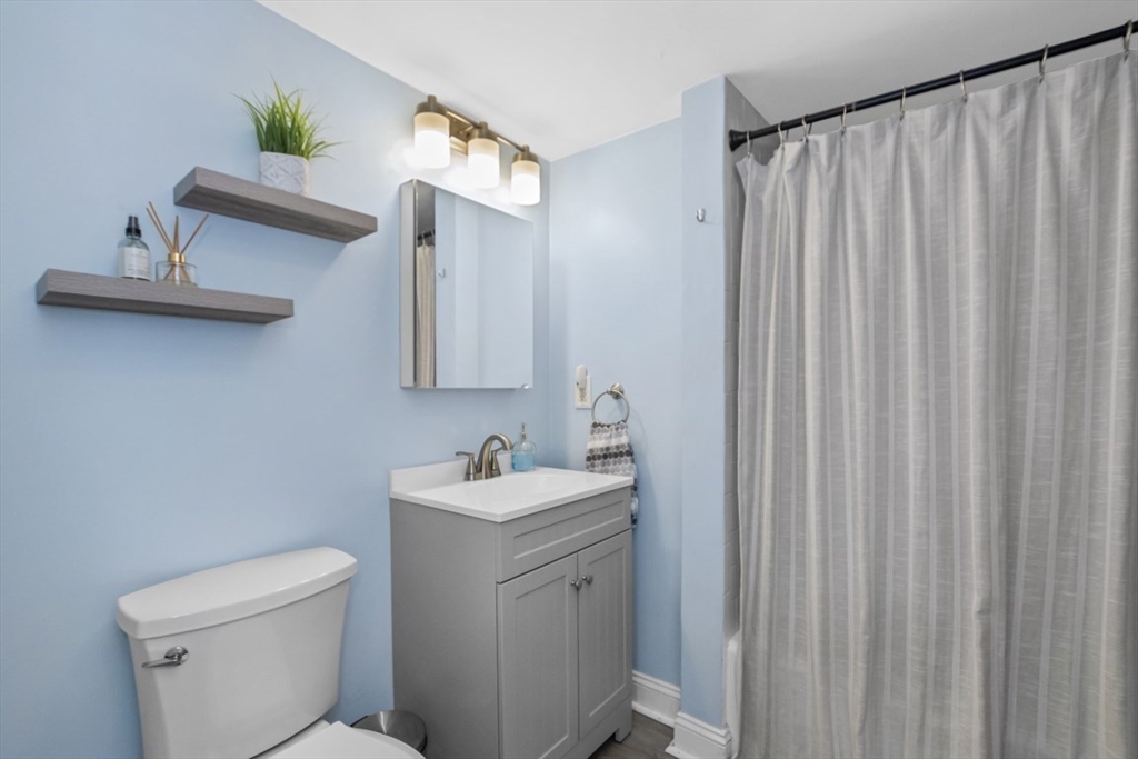 11 Columbia Rd, Wakefield