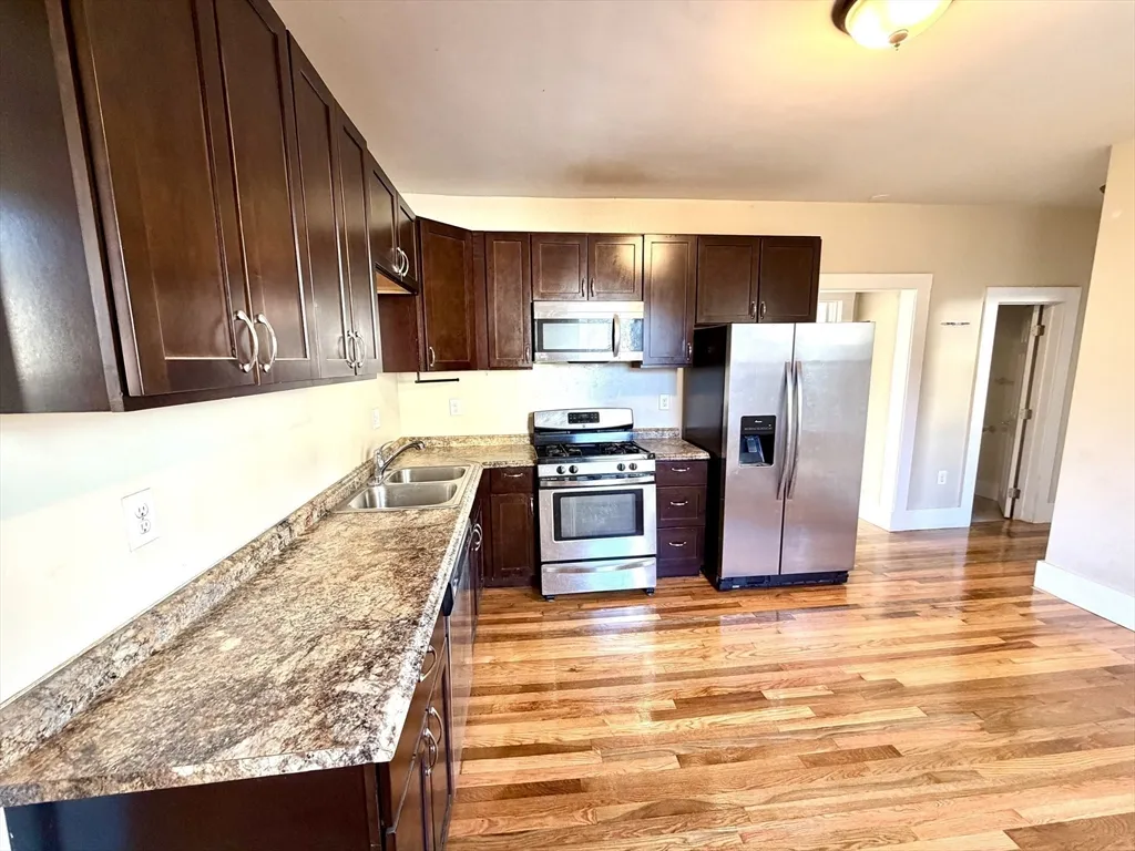 11 Francis, Oak Grove