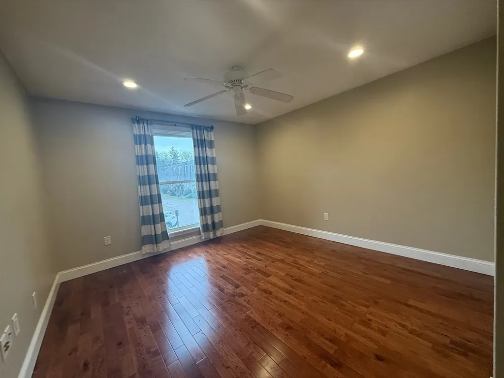 4 Shadowbrook Ln, Milford