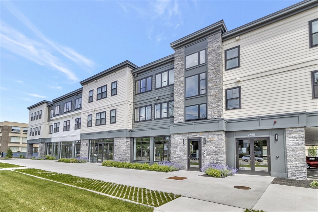 1000 Washington St, Dedham