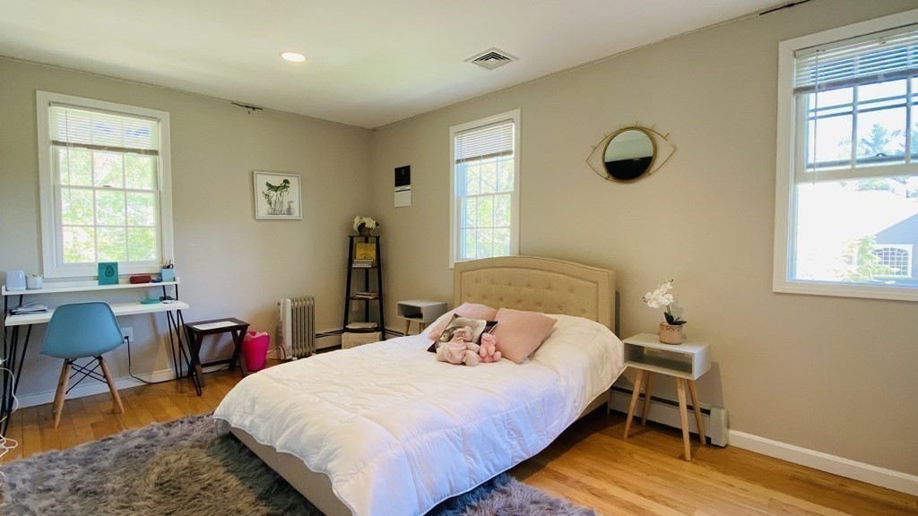 29 Burke Ln, Wellesley