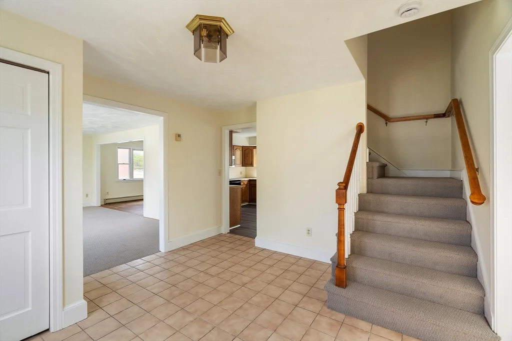 99 Garfield Ave, Woburn