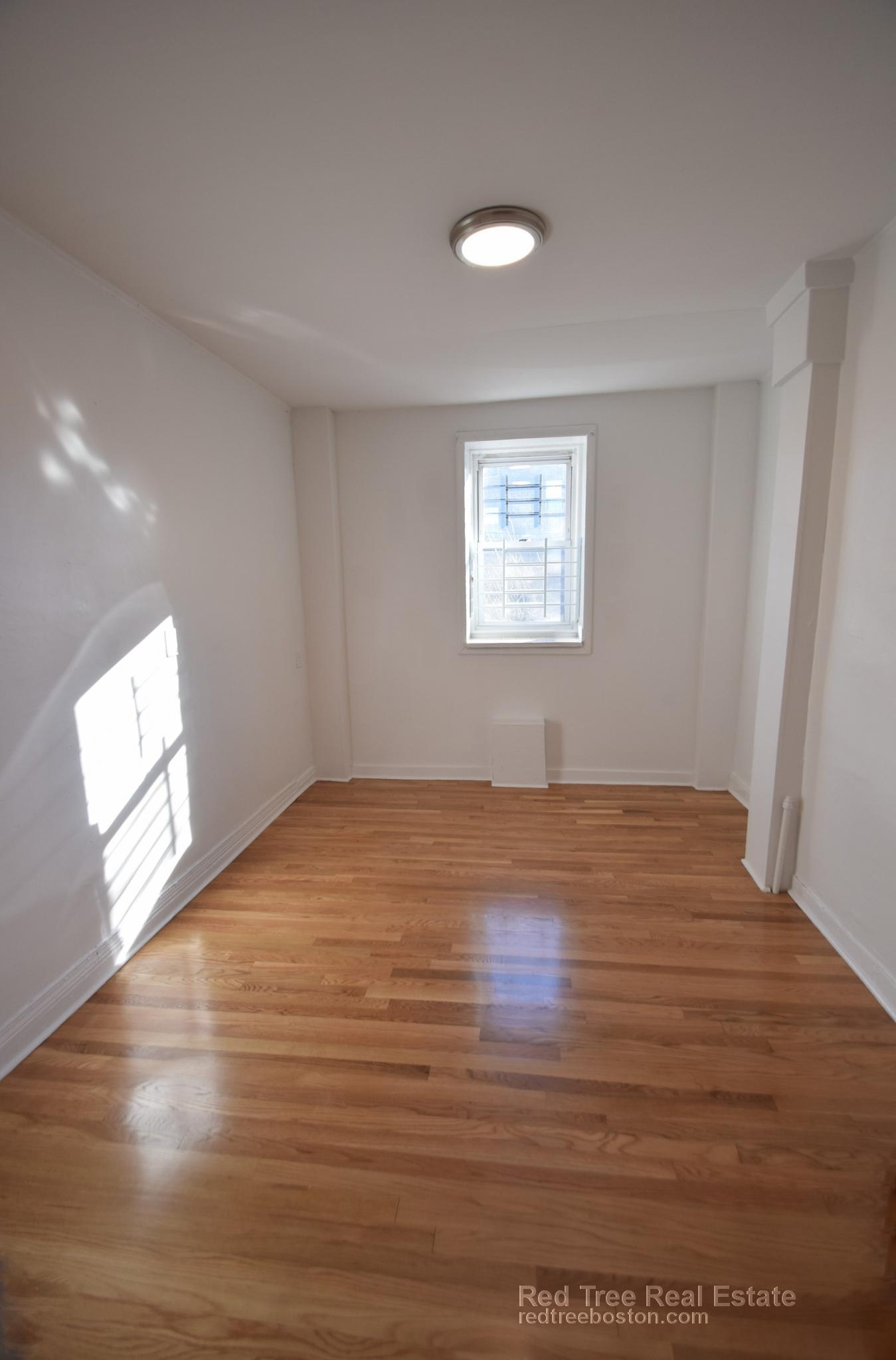 682 Parker St, Mission Hill