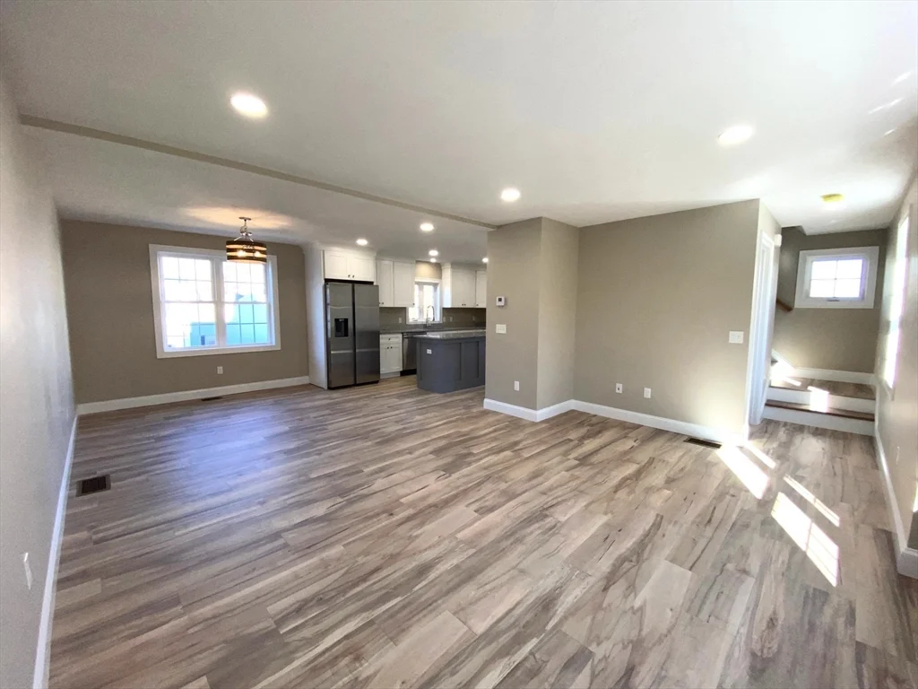 152 W Main St, Millbury