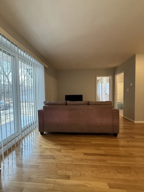 565 Hyde Park Ave, Roslindale