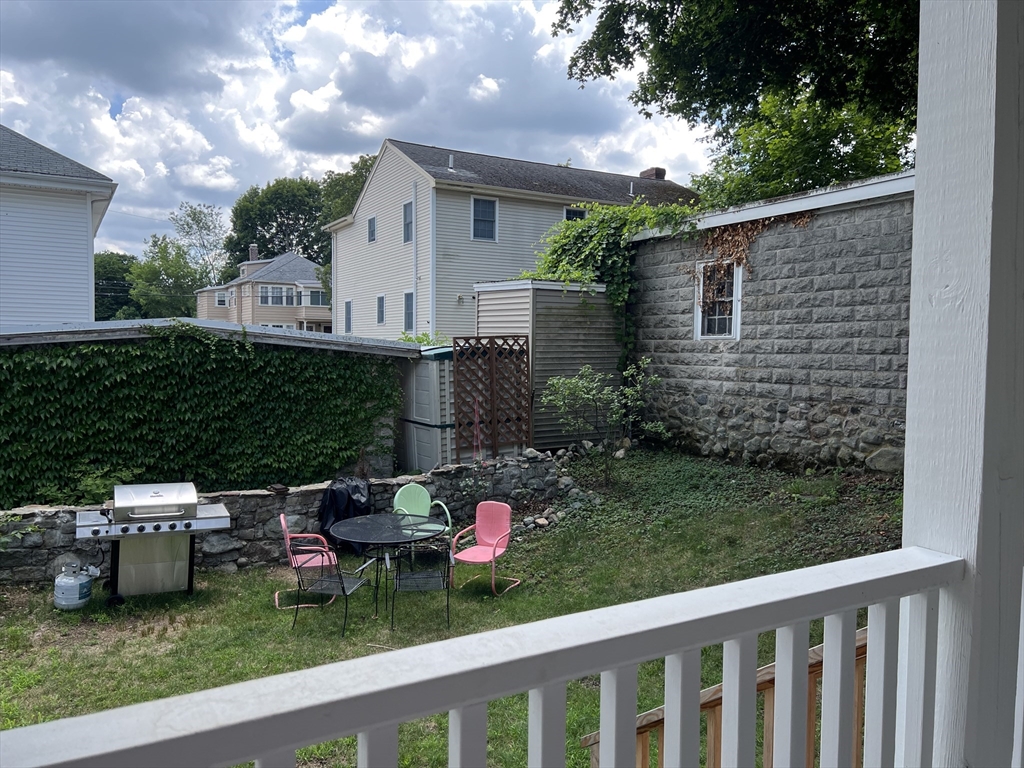 52 Mount Vernon St, Arlington Heights