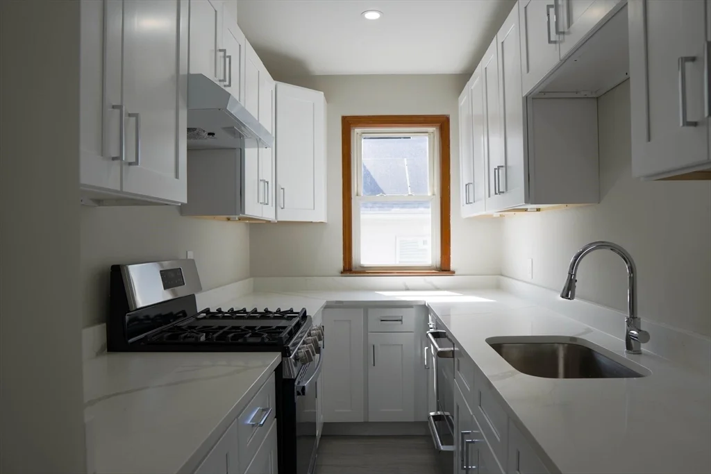 97 2nd St, North Andover