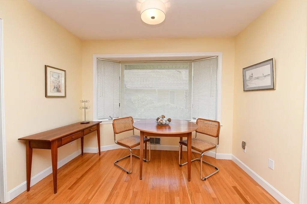 4 Bittersweet Ln, Buzzards Bay