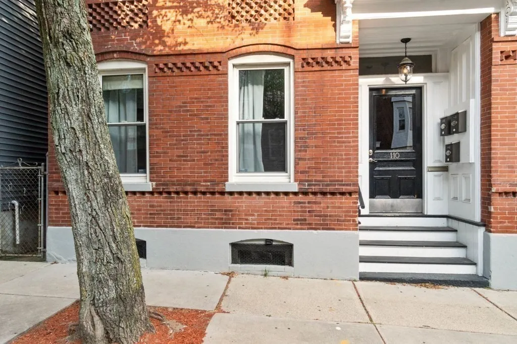 110 N St, South Boston