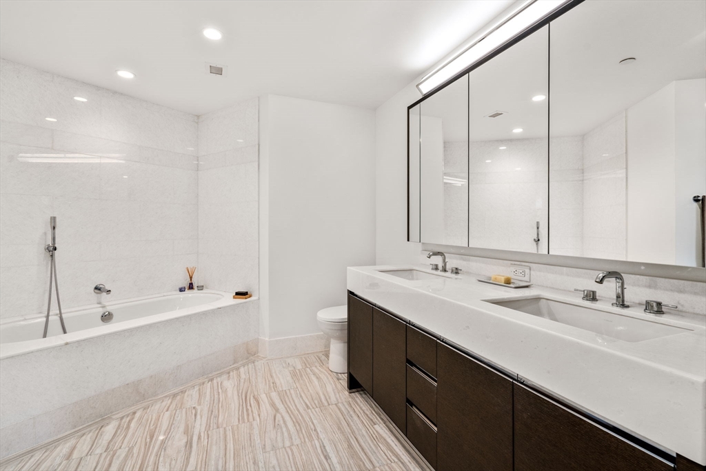 100 Lovejoy Wharf, Waterfront