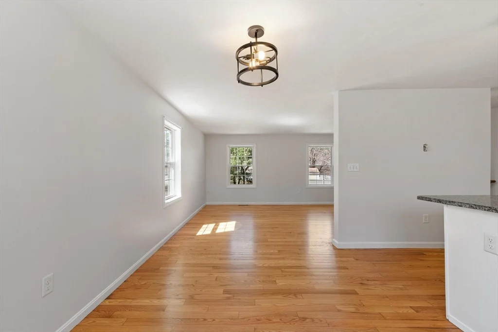 27 Pine St, Pepperell