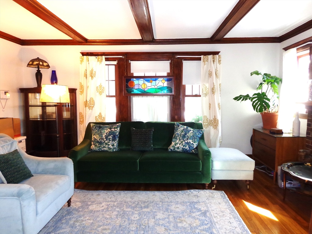 8 Holden Rd, Belmont