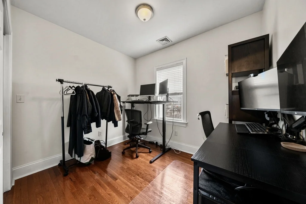293 W Second St, South Boston