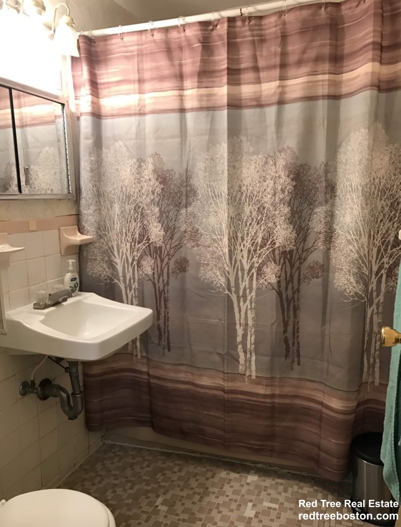 35 Westgate Rd, Chestnut Hill