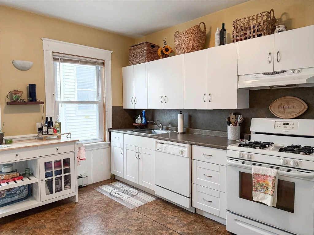 10 Hunnewell Ave, Brighton