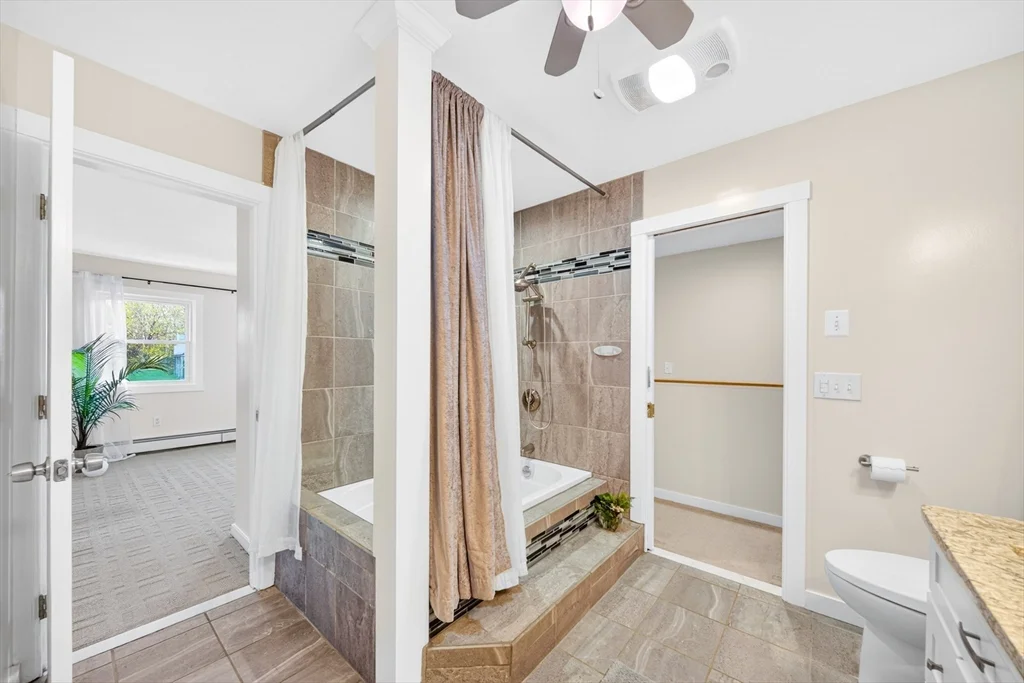 82 Camelot Dr, Worcester