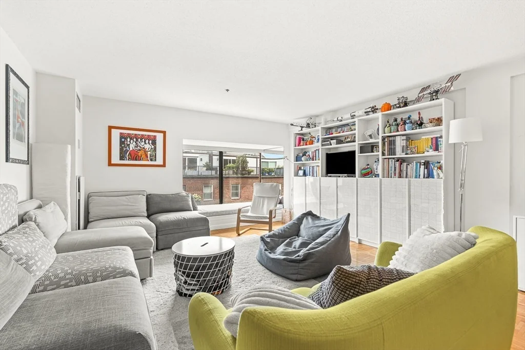 357 Commercial St, Waterfront