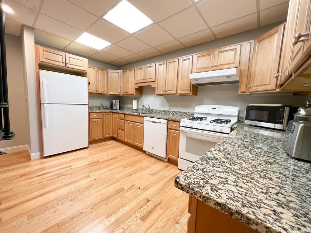 139R Linden St, Wellesley