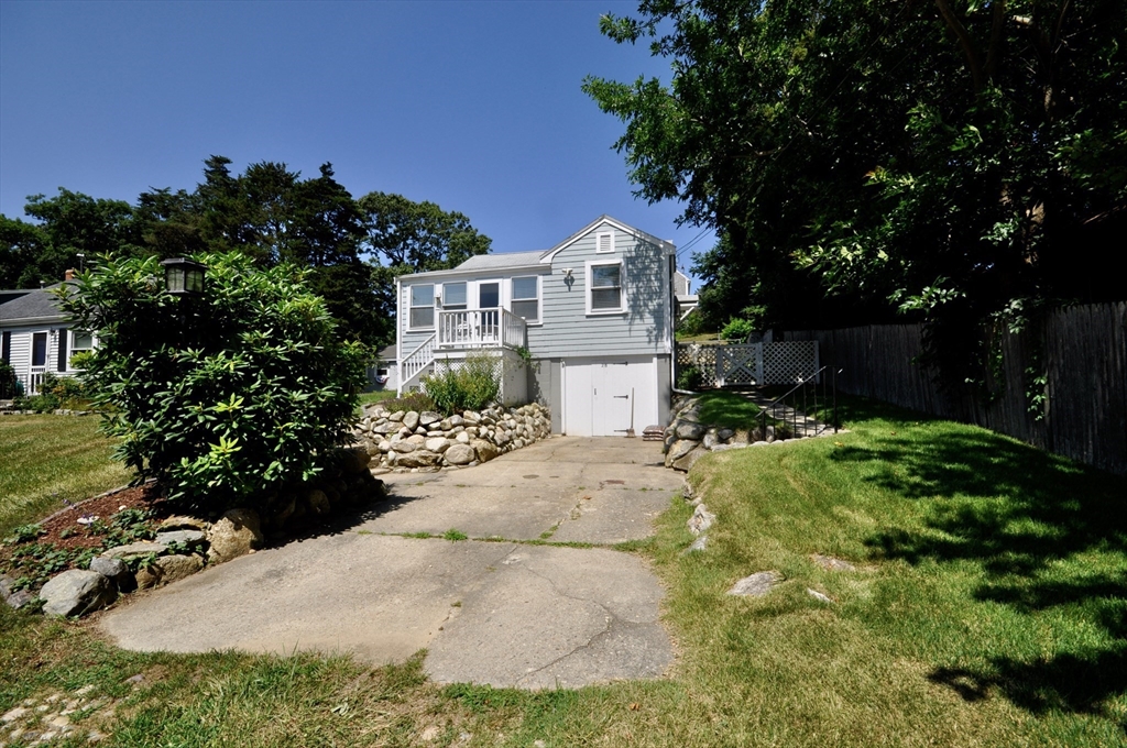 28 Cochituate Rd, Priscilla Beach