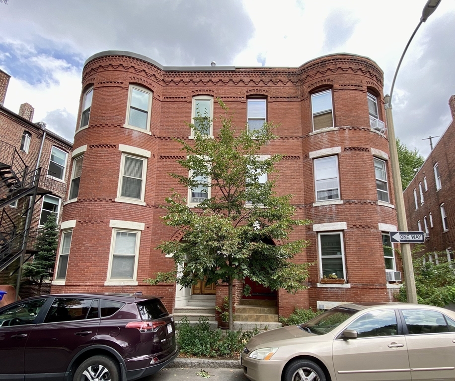 17 Perry St, Brookline Village