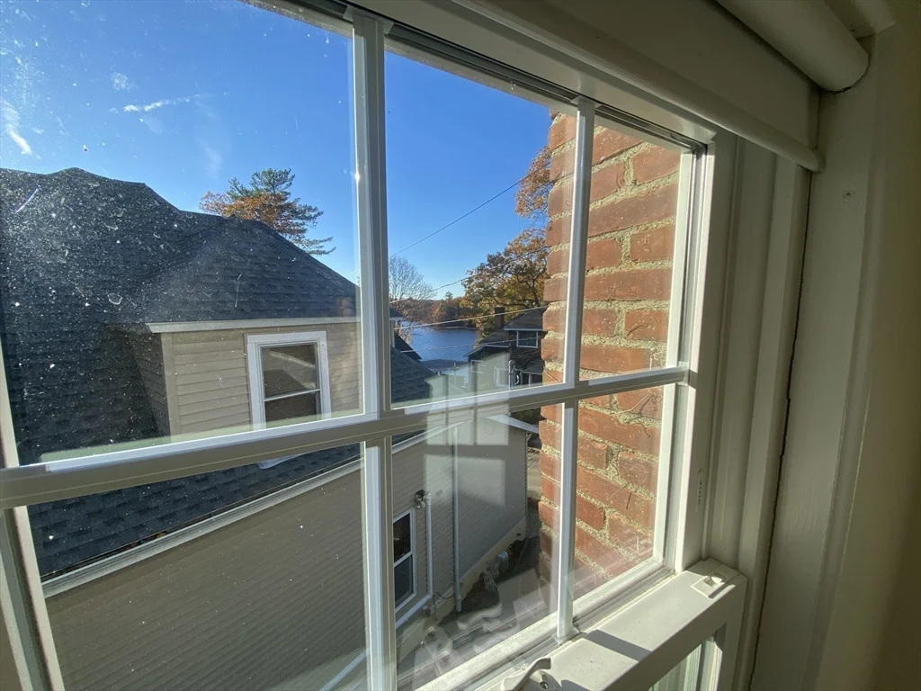 16 Stonecleve Rd, Wellesley