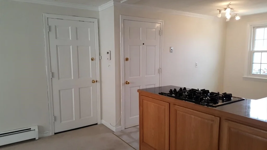 160 Tyngsboro Rd, Chelmsford