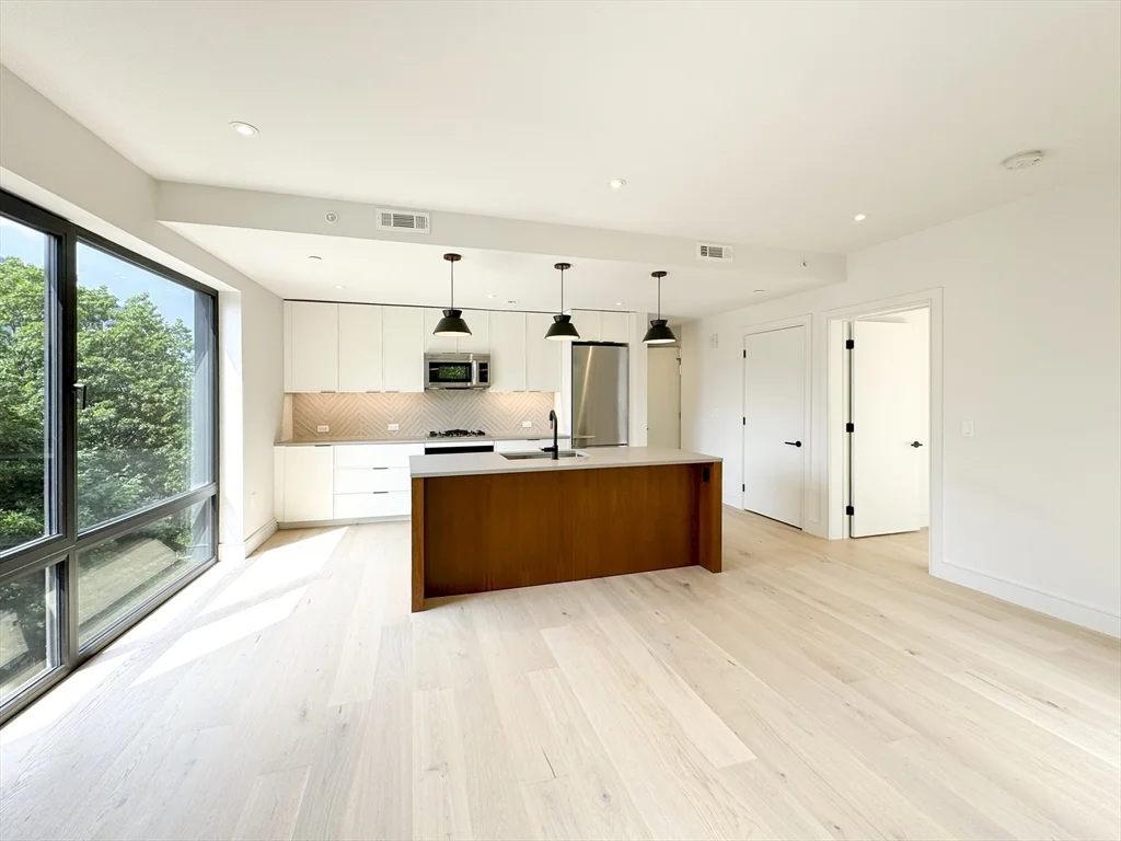 1 Nevins Hill Way, Brighton