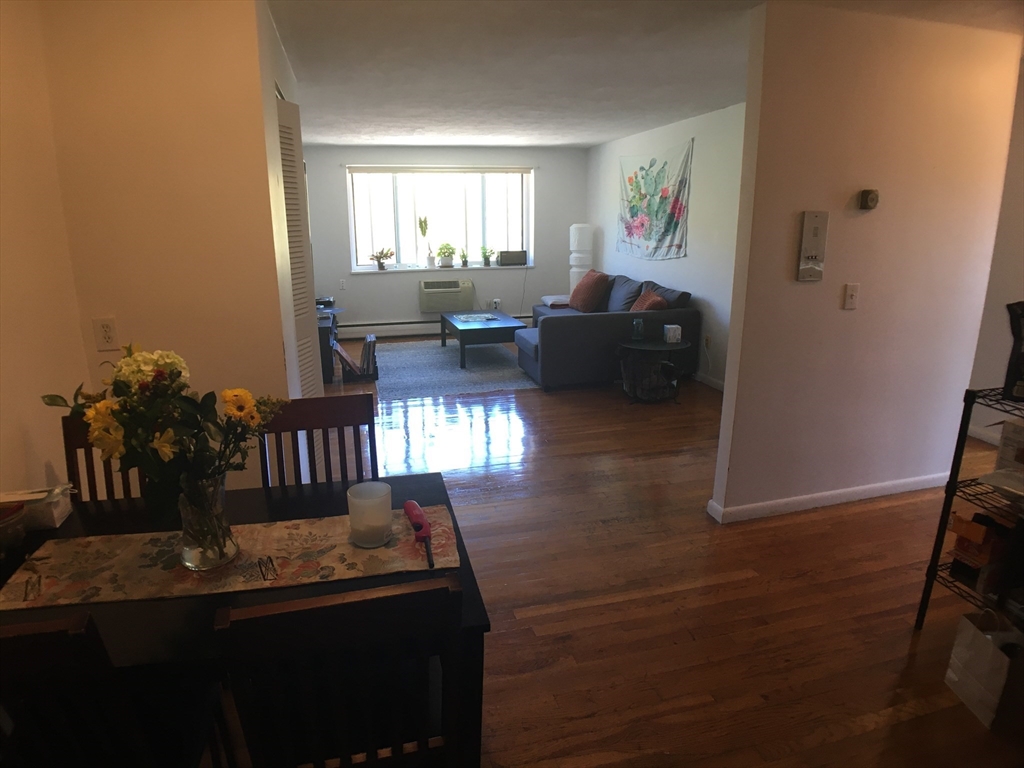 205 Kent St, Longwood