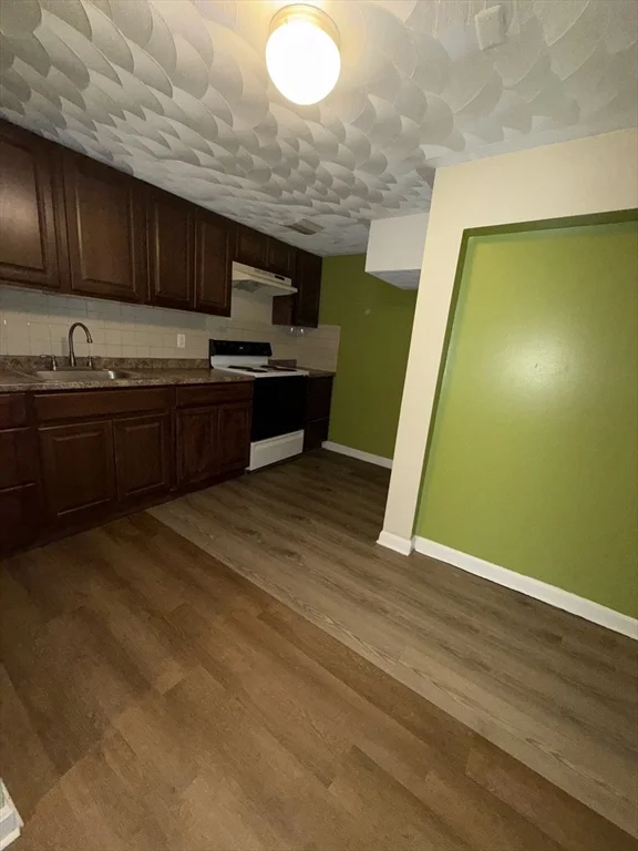 68 Elliot St, Brockton