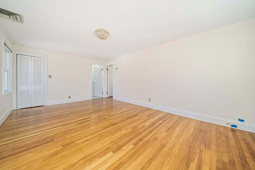93 Lincoln Rd, Lawrence Estates