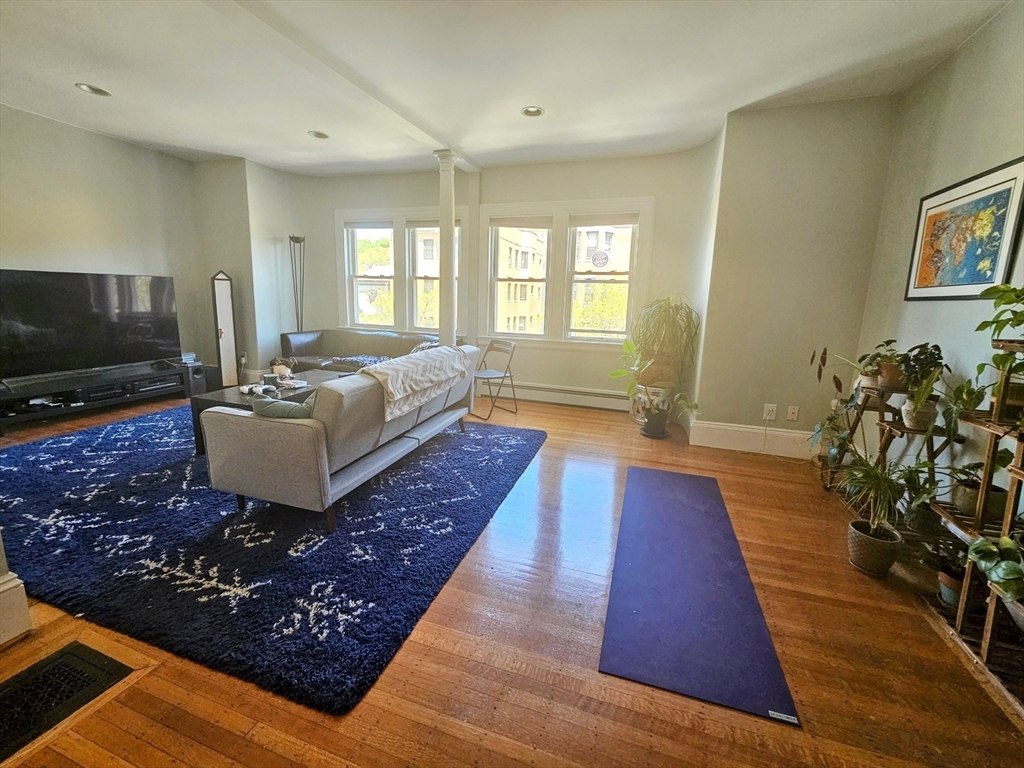 686 Washington St, Brookline