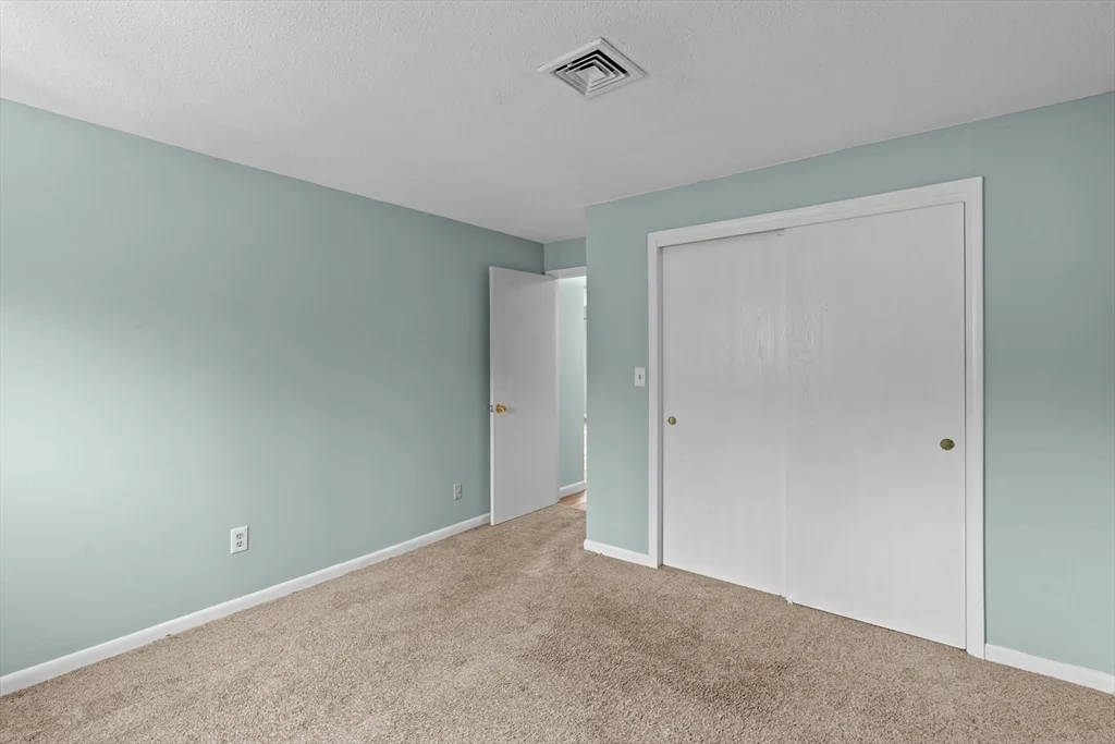 5455 N Main St, Fall River