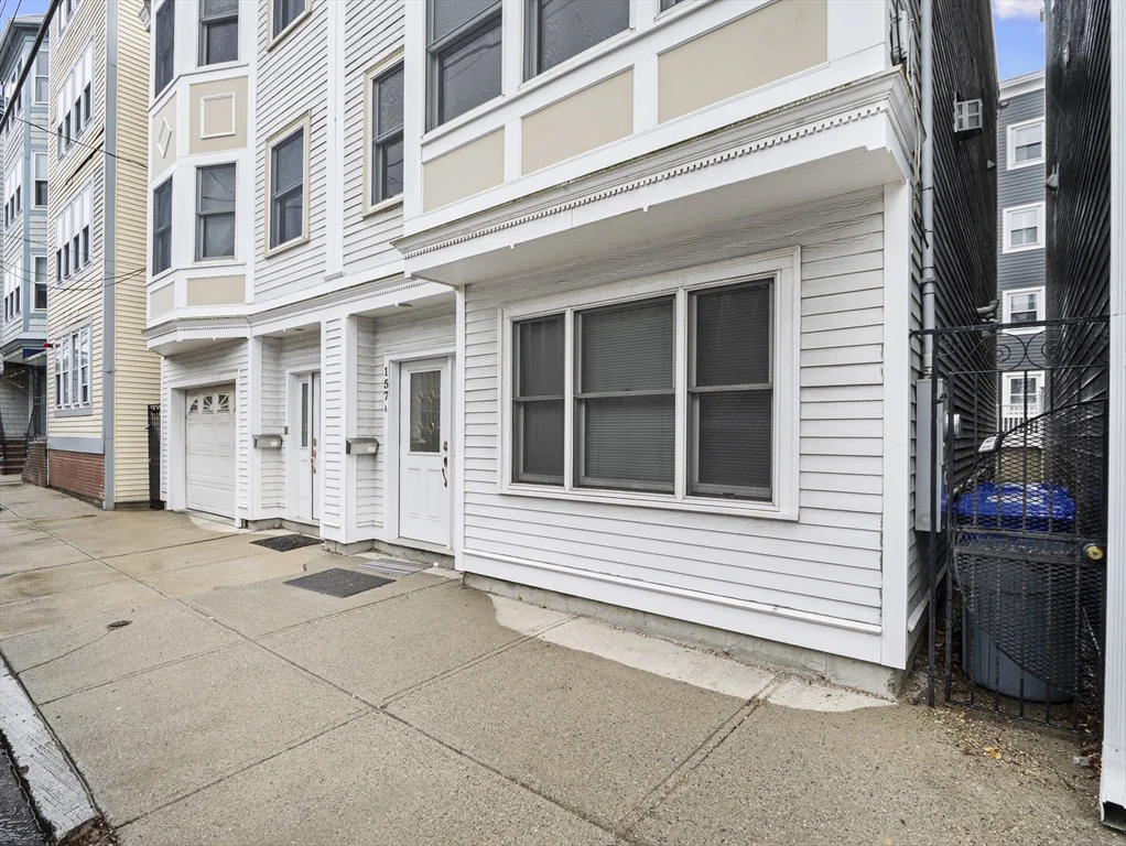 157 W 6th St, South Boston