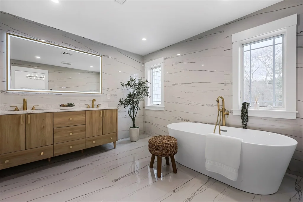 54 Spywood Rd, Sherborn