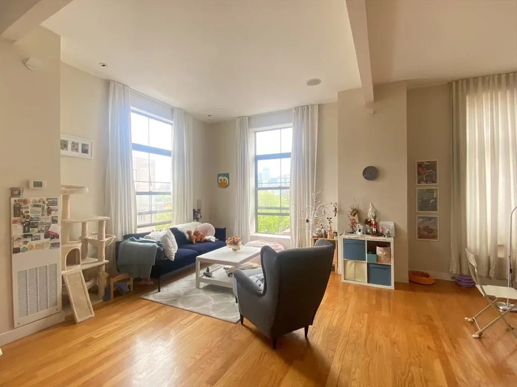 2 Rollins St, South End
