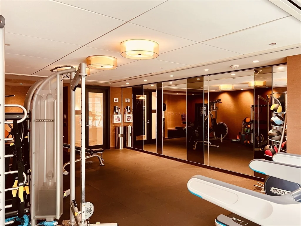 32 Traveler St, South End