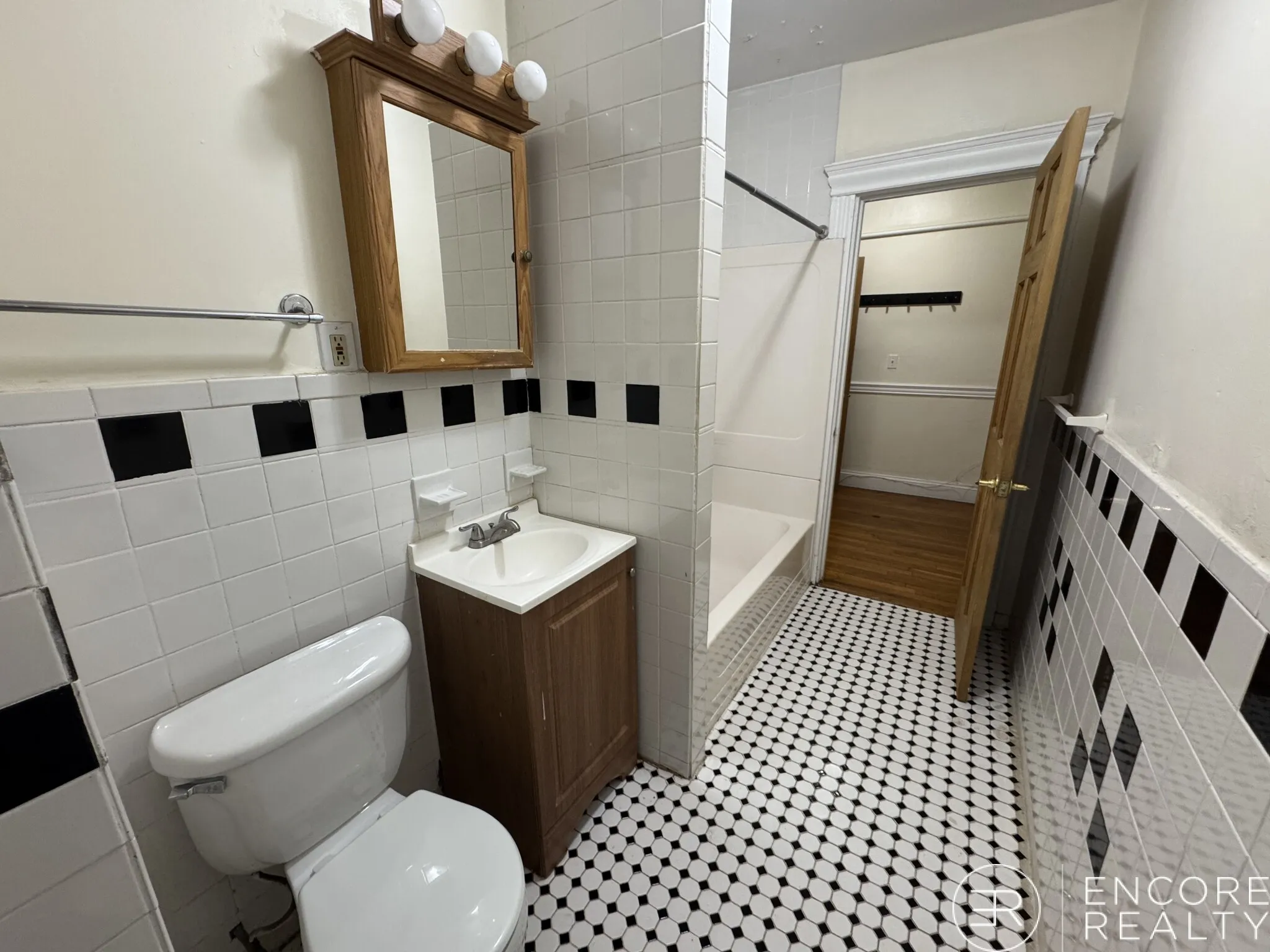 364 Riverway, Mission Hill