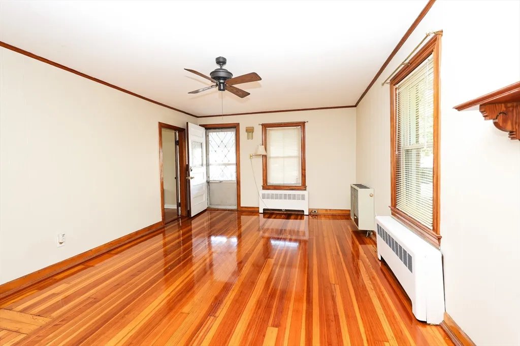 354 Pond St, Braintree