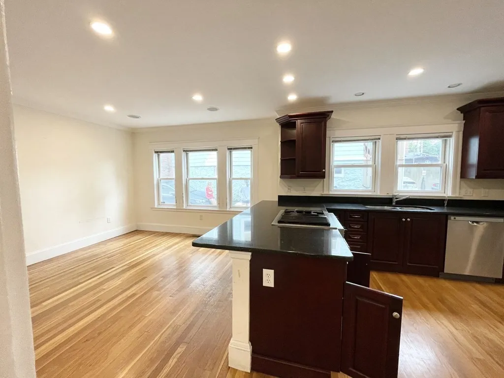 15 Sunset St, Boston