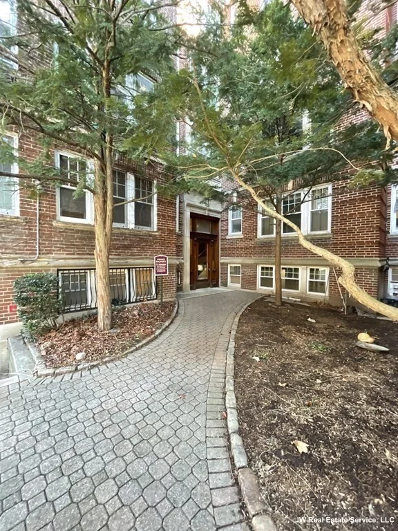 1699 Cambridge St, Mid-Cambridge