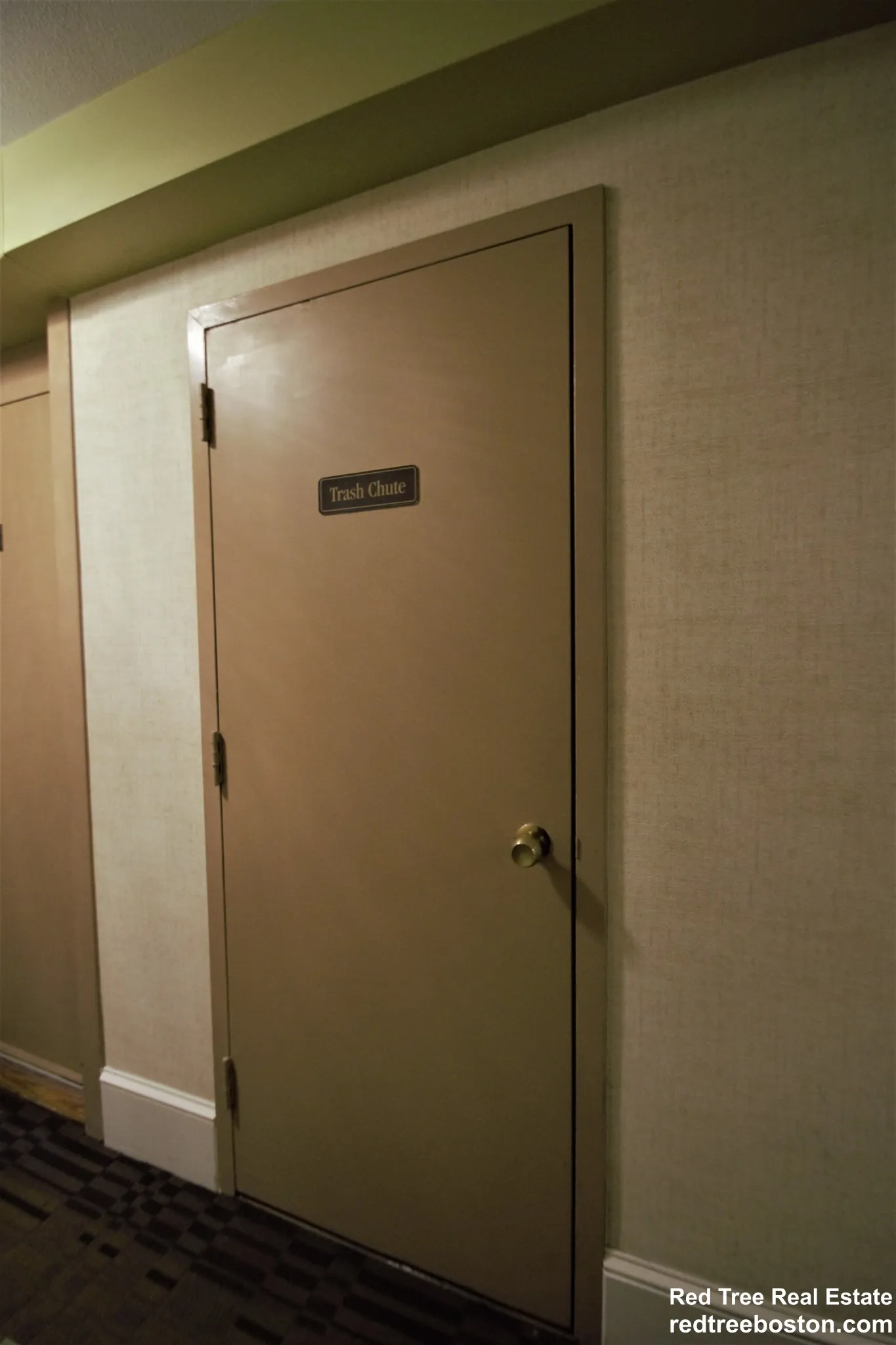 101 Monmouth Ct, Longwood