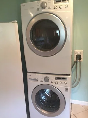 9 Reservoir Rd, Chestnut Hill