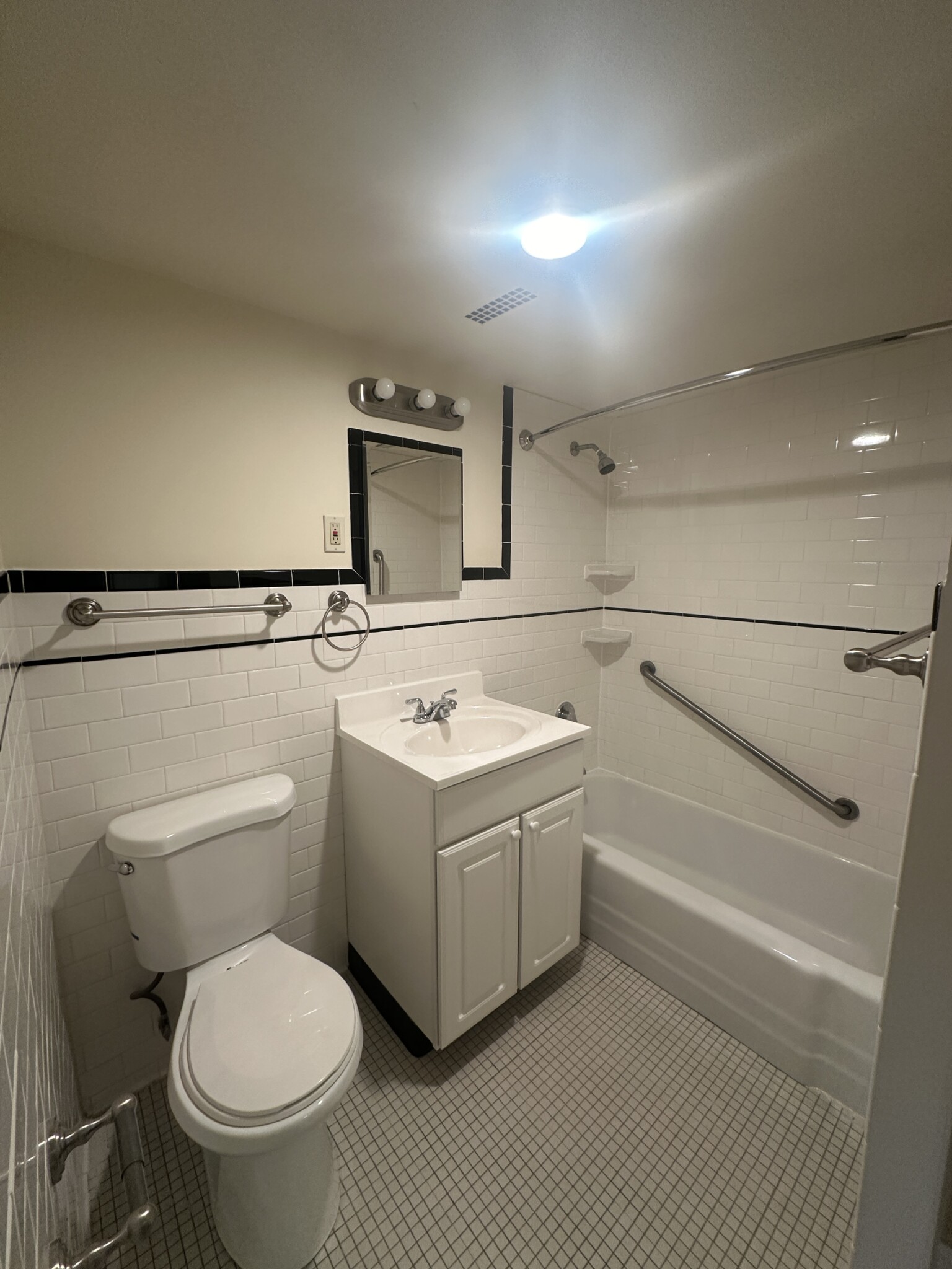 101 Monmouth Ct, Longwood