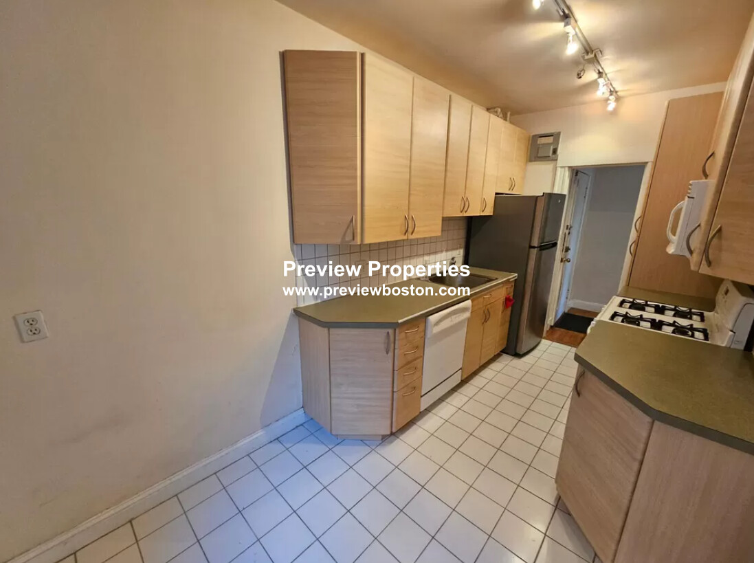 1945 Commonwealth Ave, Brighton