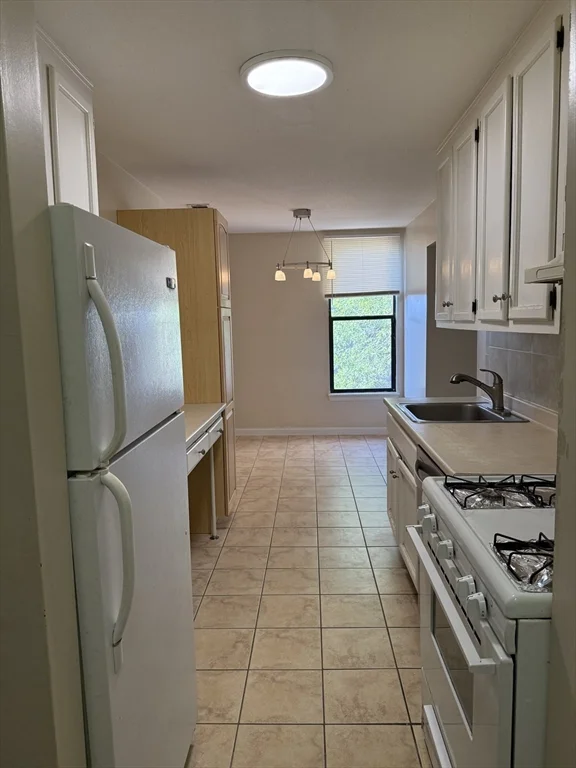 70 Shrewsbury Green Dr, Shrewsbury