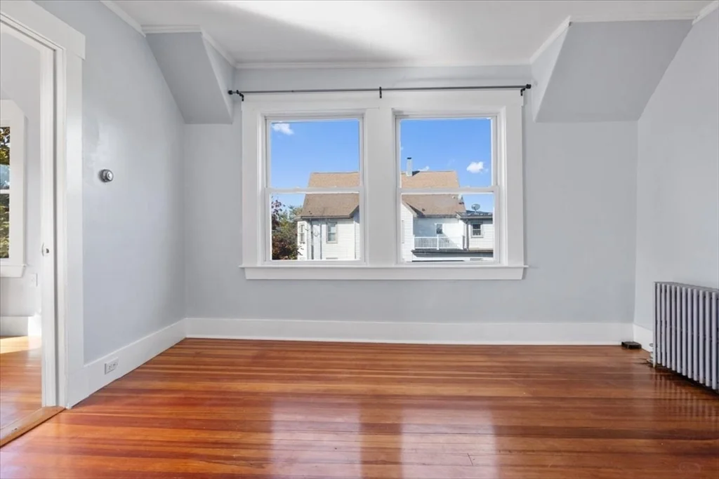 8 Linwood St, Holbrook