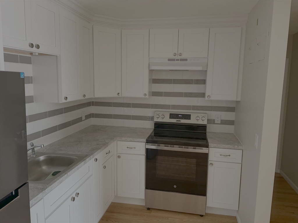 44 Maple St, Hyde Park