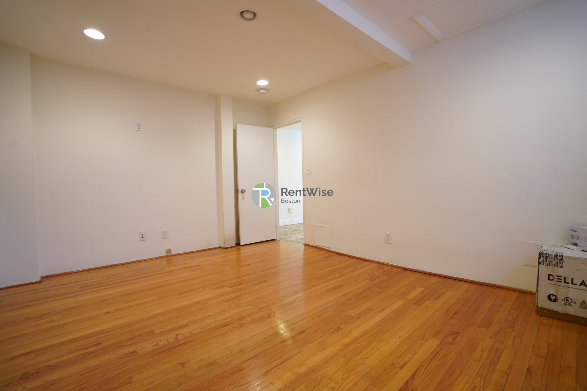 1322 Commonwealth Ave, Brighton