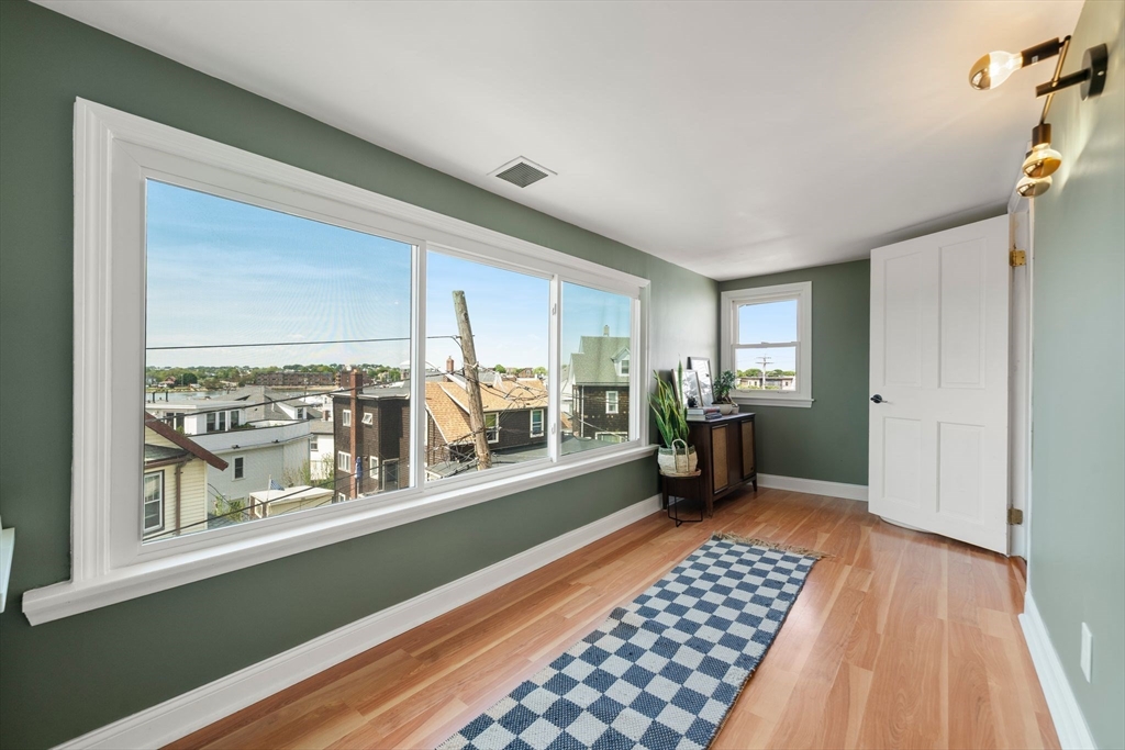 62 Park Ave, Winthrop